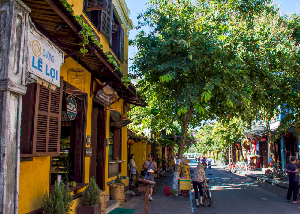A serene scene on Le Loi Street, Hoi An